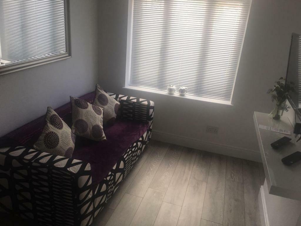 Webb Place 2 Bedroom Apartment ! Кройдон Екстер'єр фото